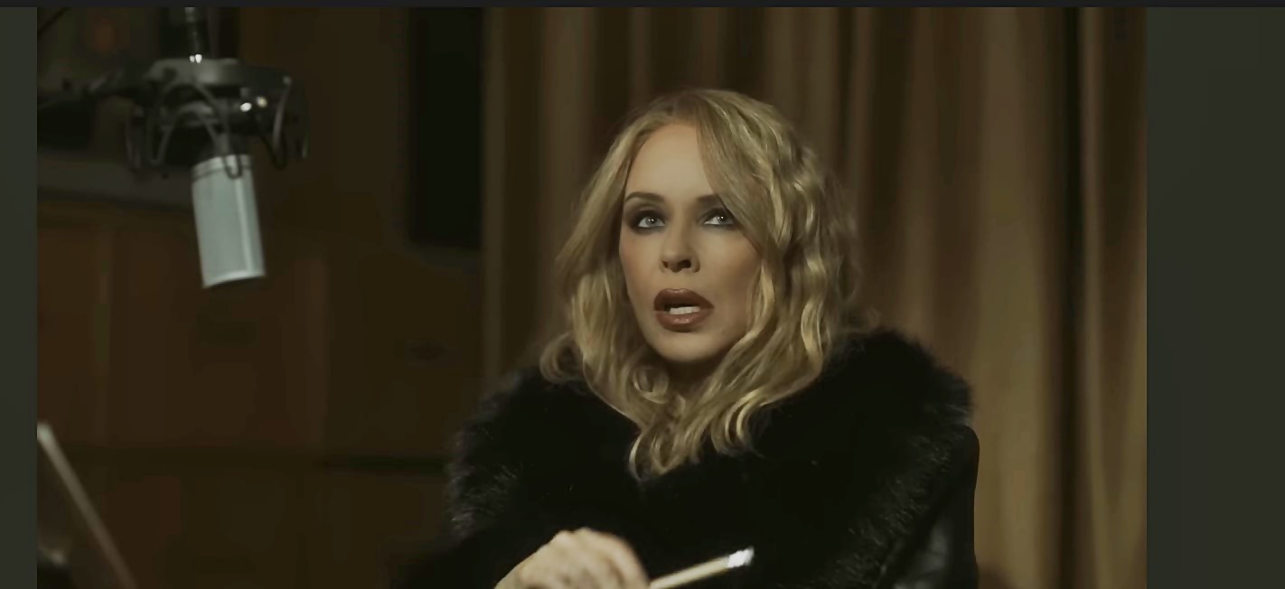 Nova pesma i spot — Kylie Minogue otvara prazničnu sezonu sa “Office Party”
