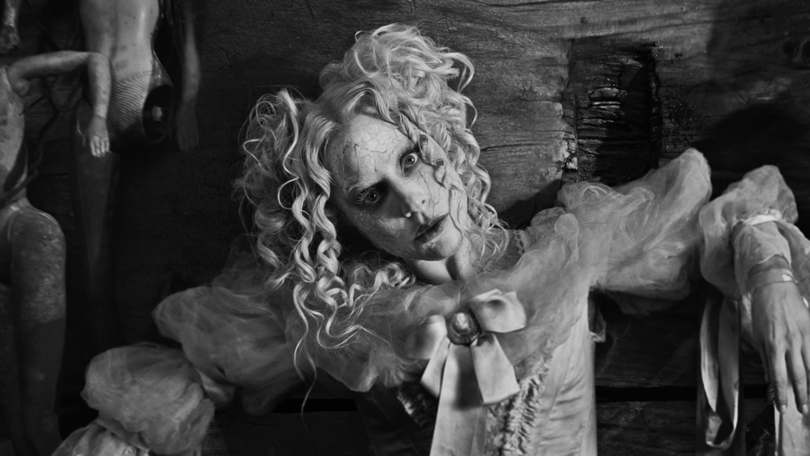 Lady Gaga objavila pesmu i spot „The Dead Dance“, i pojavila se u popularnoj seriji „Wednesday“